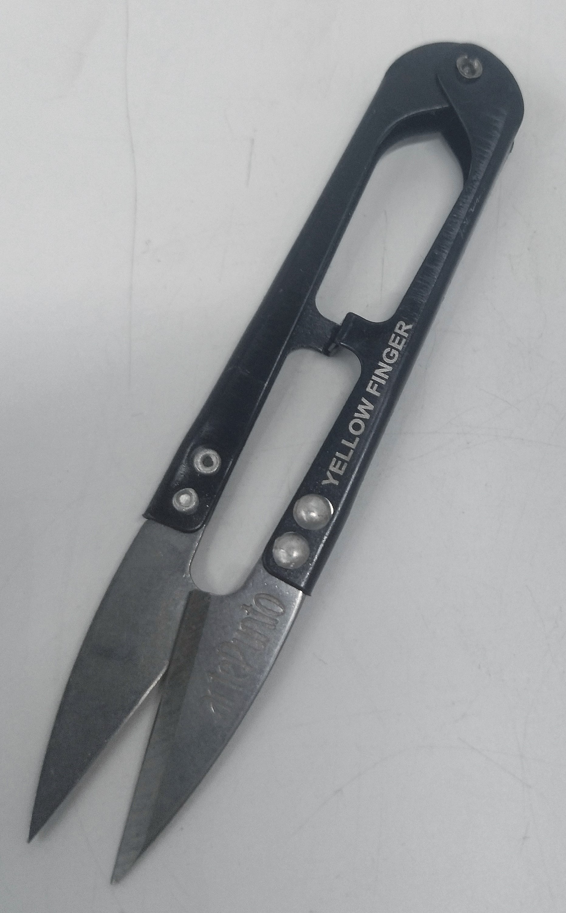 Tesoura Yellow finger para Cortar Tabaco Preta