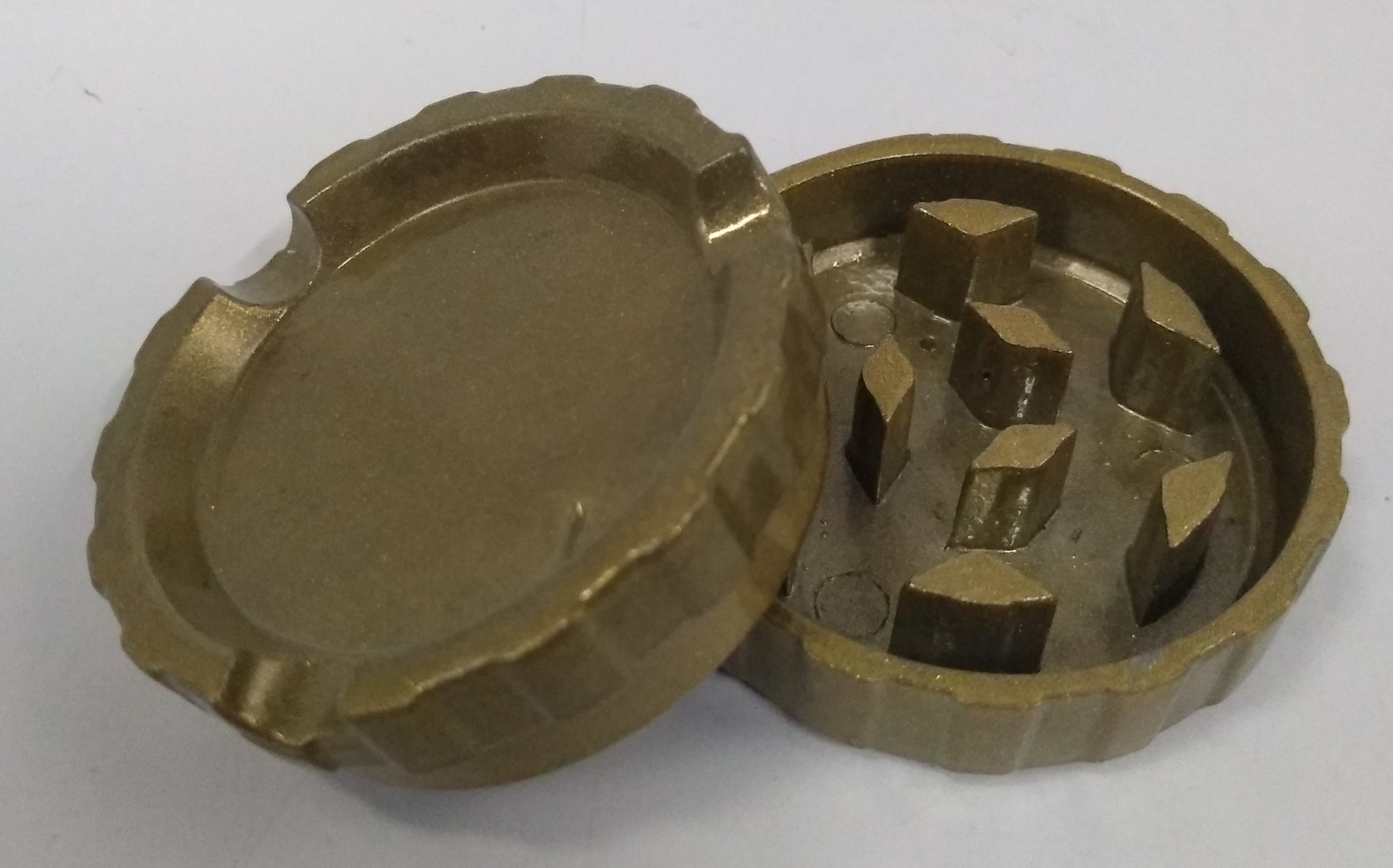 Triturador Metal Cinzeiro Dourado