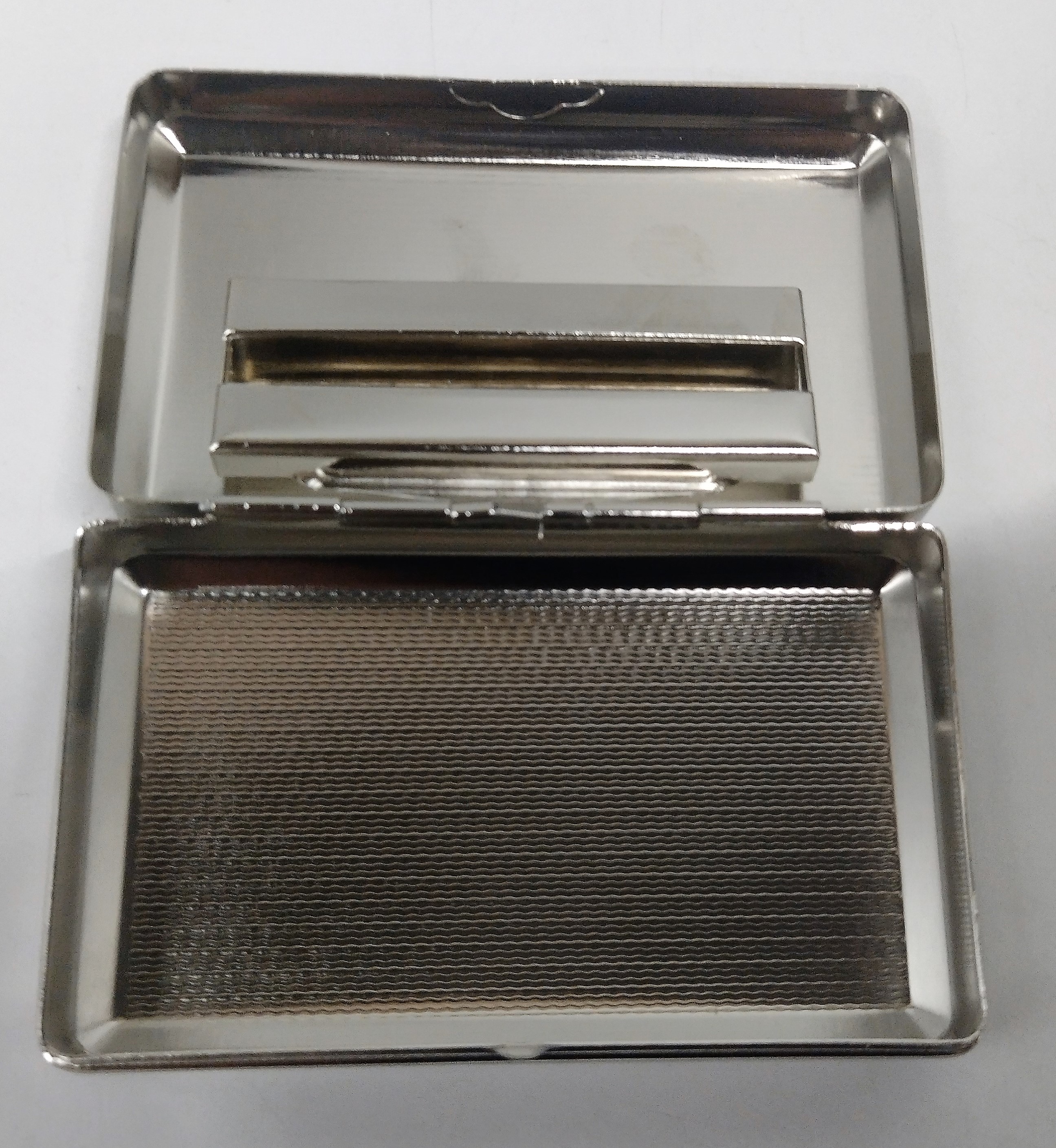 Case Metal Tabaco Box 02